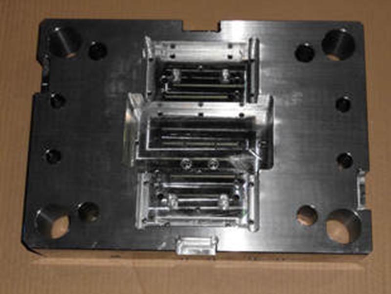 定远精密塑料模-06